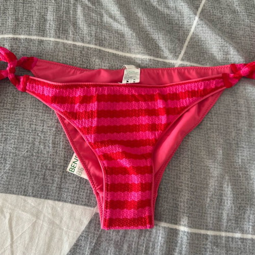 Benetton women's bikini bottom new, size S, red pink
