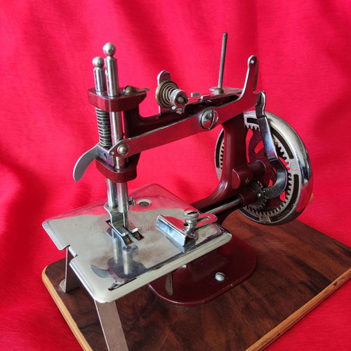 Mini vintage sewing machine made of wood and metal, functional
