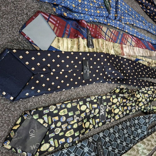 Branded men's ties like new, pack of 13 pieces