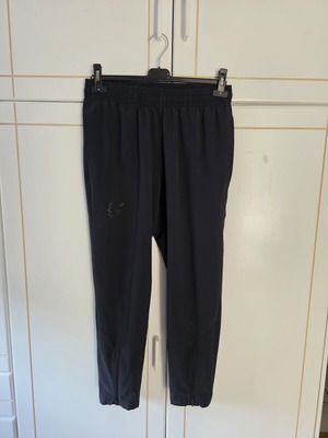 Black sports tracksuit used, size M