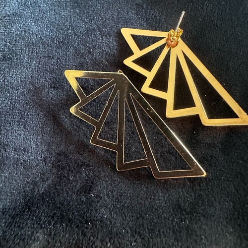Modern earrings with irregular shape new