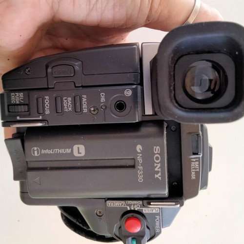 Sony Handycam Vision CCD-TRV78E PAL Hi8 Video8 camcorder, retro Y2K