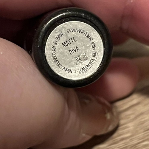 Mac Diva lipstick like new