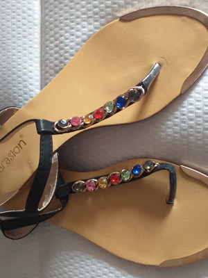 Flat sandals used with stones, size 38, black