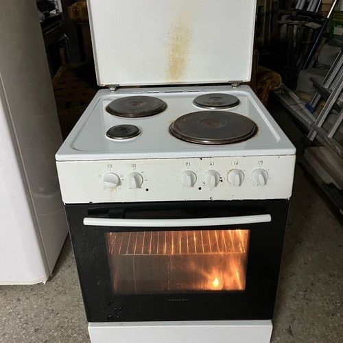 Kitchen stove used, in good condition, fully functional