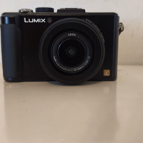 Panasonic Lumix DMC-LX7 compact camera with Leica lens