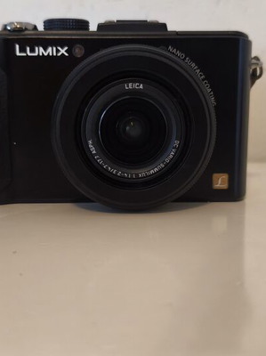 Panasonic Lumix DMC-LX7 compact camera with Leica lens