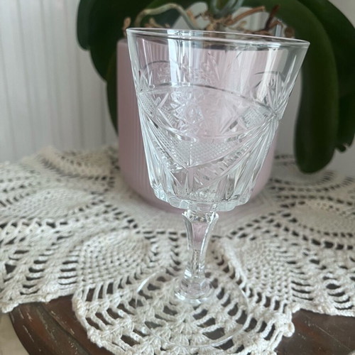 Crystal carved wine glasses like new, set of 5