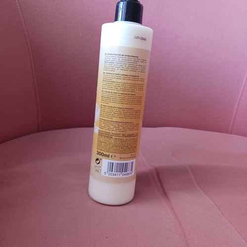 Fiore vita body lotion with vanilla scent 300 ml new