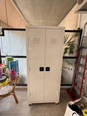 Ντουλάπα γαλβανιζέ λευκή μεταλλική μεταχειρισμένη