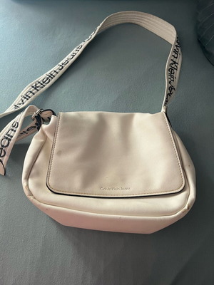 Calvin Klein crossbody bag used, white