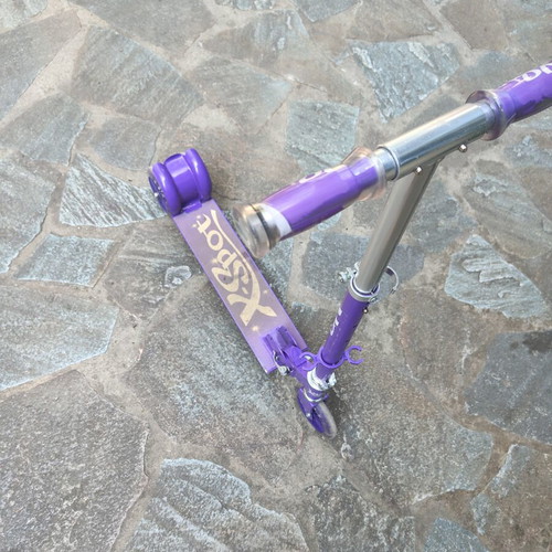 Scooter with light-up wheels, anti-slip floor and brakes, like new