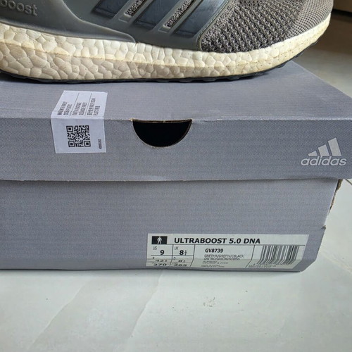 Adidas Ultraboost DNA 5.0 men's running shoes size 42.5, grey