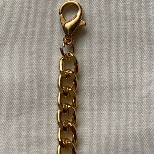 Gold chain bracelet with gem like new