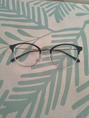 Polaroid Unisex Prescription Glasses like new, black and silver