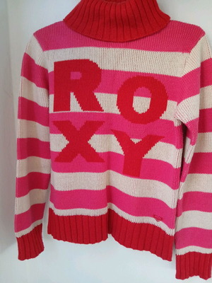 Roxy ριγέ πλεκτό πουλόβερ με ζιβάγκο σε ροζ, κόκκινο και λευκό, μέγεθος M