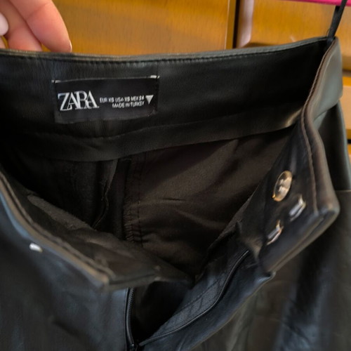 Zara black faux leather shorts like new, size XS