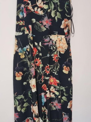 Floral one-piece jumpsuit 3/4 backless like new, summer wear