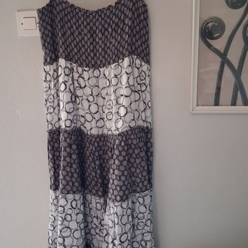 Summer dress used, M/L, white and gray with pattern