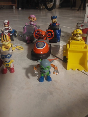 Paw Patrol φιγούρες και οχήματα σαν καινούργιο, 9 φιγούρες και 7 οχήματα