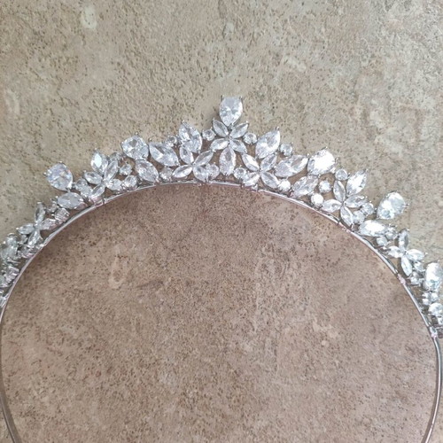 Bridal tiara like new with gemstones