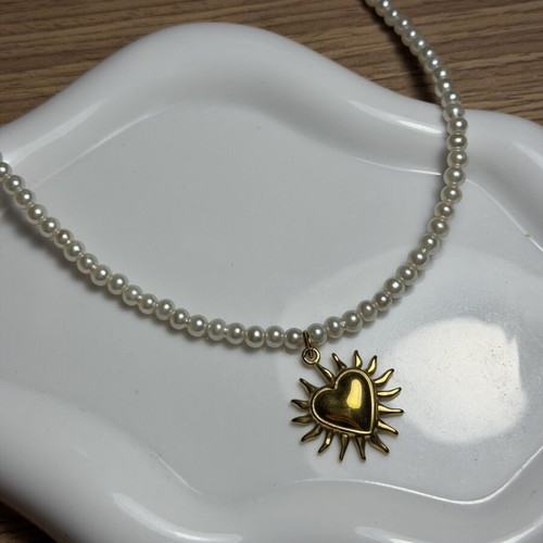 Stainless steel necklace like new, white and gold colors