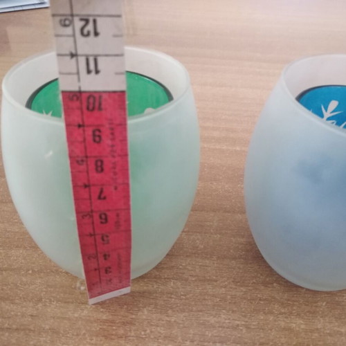 Set of 2 glass tealight candle holders with decorative colors