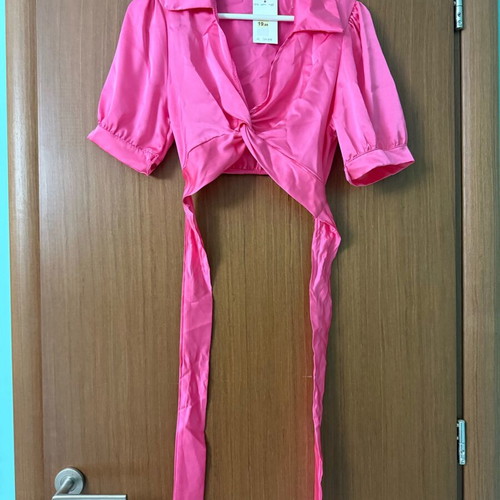 Cropped shirt new, pink, satin style tie back