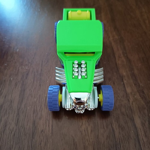 Hot Wheels large toy cars, set of 2