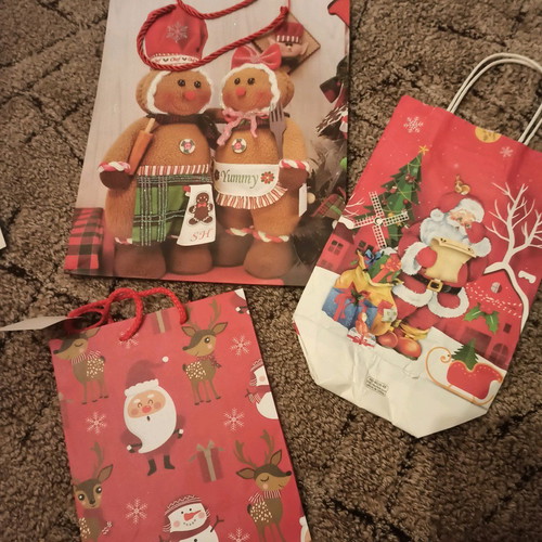 Christmas paper gift bags new, pack of 7+1