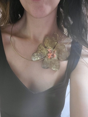 Handmade hammered necklace with semi-precious stones gold like new