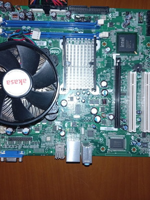 Intel DG41RQ дънна платка Socket 775 с охладител Akasa и процесор като нова
