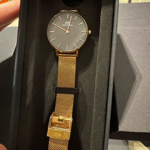 Daniel Wellington women's watch used, gold color