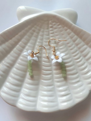 Handmade daisy earrings new, multicolored with gold details