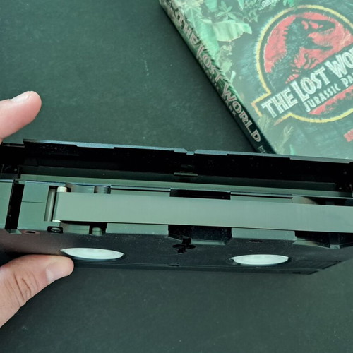 Jurassic Park The Lost World VHS like new, English audio