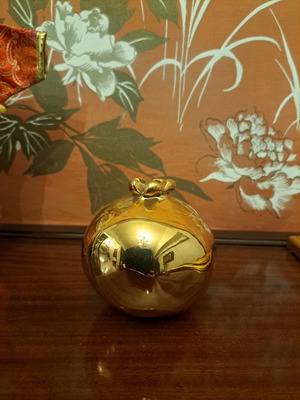 Decorative pomegranate used, gold