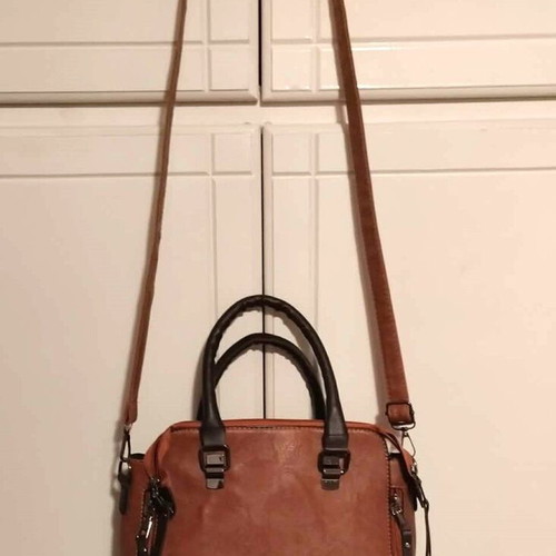 Medium bag like new, brown-red with multiple compartments