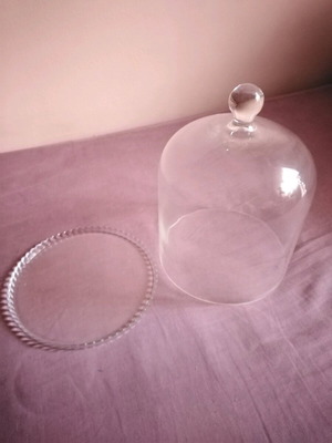 Vintage crystal cake stand with flat base like new