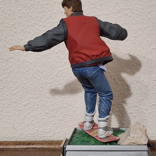 Marty McFly Hoverboard Statue Back to the Future II 1/10 Scale like new
