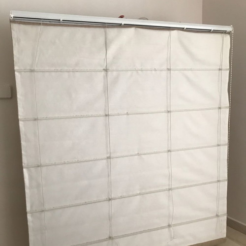 Fabric roller blind like new, dimensions 1.50x1.32 meters
