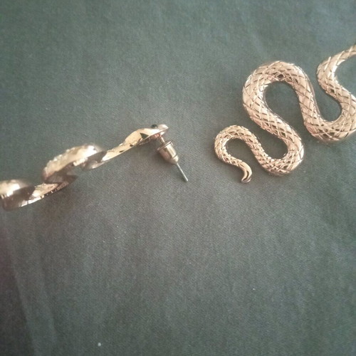 Faux metal snake-shaped earrings gold new