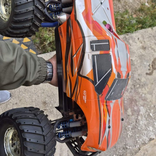 Thunder Tiger MTA-4 S28 1:8 Nitro Monster Truck like new
