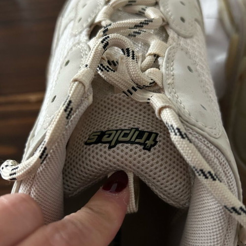 Balenciaga shoes Triple S Clear Sole sneaker like new, off white and beige