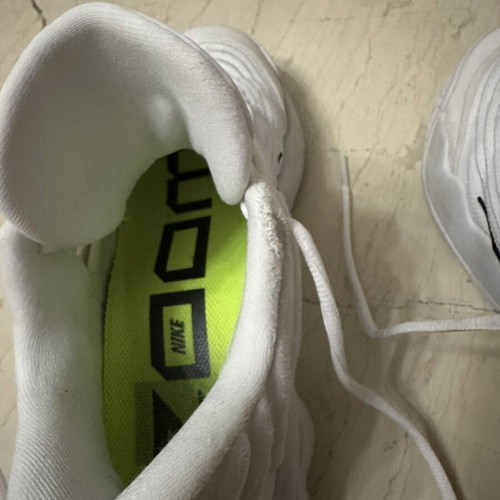 Nike Giannis 4 basketball shoes used, size 42, white