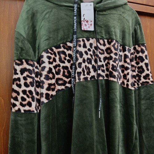 Animal print velour tracksuit set with hood, green