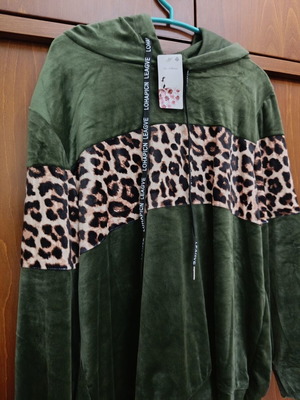 Animal print velour tracksuit set with hood, green