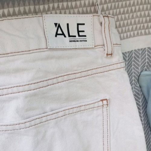 ALE women's white jeans size Large like new