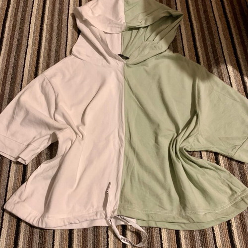 Crop top with hood like new, size M