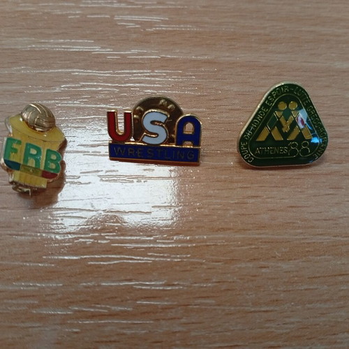 Vintage collectible pins set of 10 international sports federations, like new