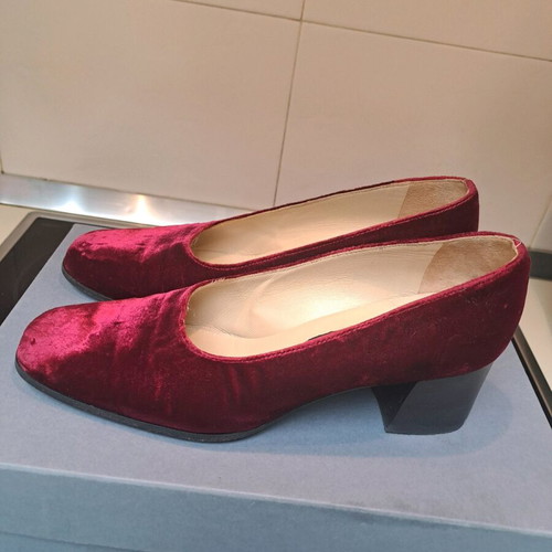Velvet pumps used, size 38, burgundy color
